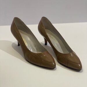 Maserati Brown Italian Leather Pump 3" Heel Closed Toe. Made In Italy, Size 9. 
